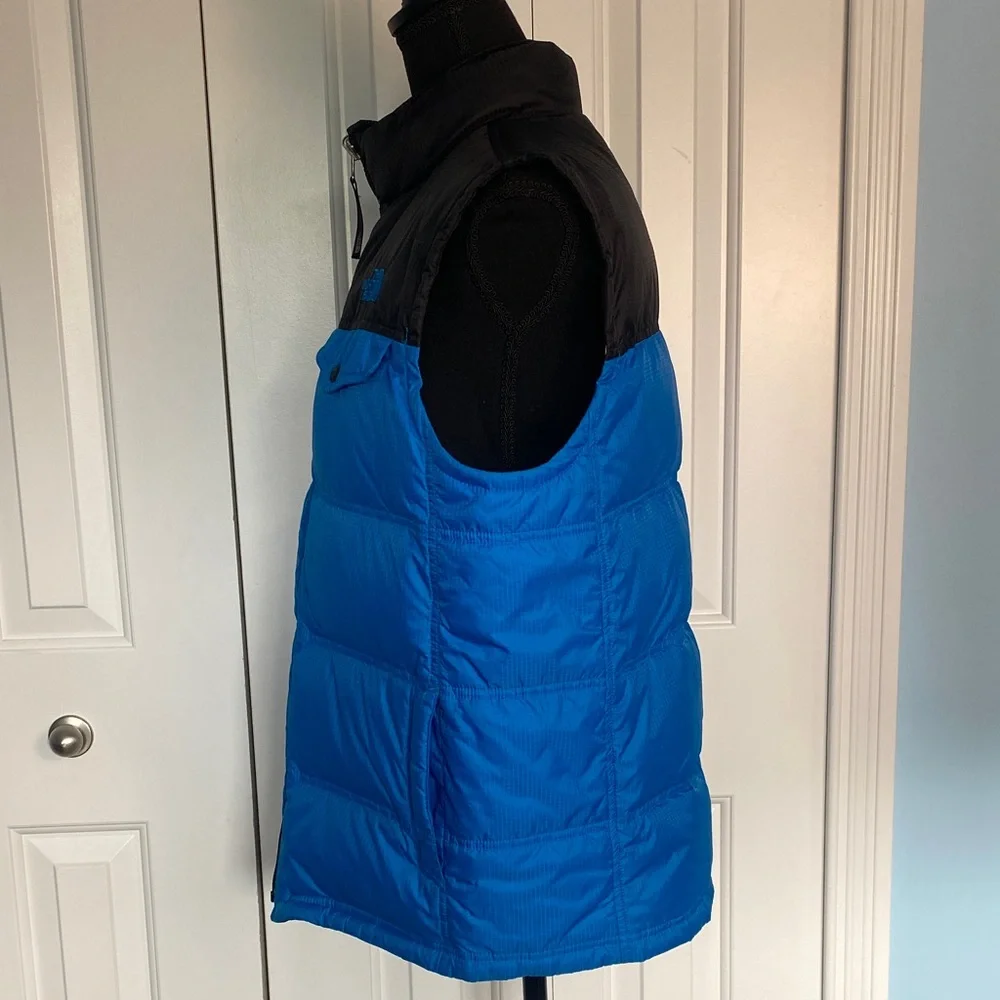 The North Face 18-20 Year Old 550 Vibrant Blue and Black Reversible Vest - Picture 3 of 11